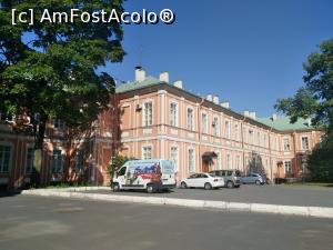 [P32] St. Petersburg, Lavra Sf. Al. Nevsky - Gostinitsa Duhovskaya si parcarea din spatele sau » foto by calator65
 - 
<span class="allrVoted glyphicon glyphicon-heart hidden" id="av1057438"></span>
<a class="m-l-10 hidden" id="sv1057438" onclick="voting_Foto_DelVot(,1057438,5579)" role="button">șterge vot <span class="glyphicon glyphicon-remove"></span></a>
<a id="v91057438" class=" c-red"  onclick="voting_Foto_SetVot(1057438)" role="button"><span class="glyphicon glyphicon-heart-empty"></span> <b>LIKE</b> = Votează poza</a> <img class="hidden"  id="f1057438W9" src="/imagini/loader.gif" border="0" /><span class="AjErrMes hidden" id="e1057438ErM"></span>