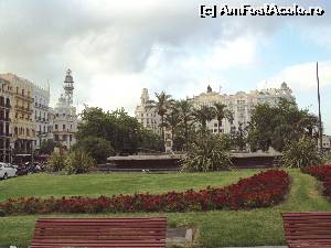 [P01] Plaza del Ayuntamiento, cu scuarul cu flori şi, în plan secund, în stânga, clădirea poştei centrale.  » foto by Carmen Ion
 - 
<span class="allrVoted glyphicon glyphicon-heart hidden" id="av649408"></span>
<a class="m-l-10 hidden" id="sv649408" onclick="voting_Foto_DelVot(,649408,5604)" role="button">șterge vot <span class="glyphicon glyphicon-remove"></span></a>
<a id="v9649408" class=" c-red"  onclick="voting_Foto_SetVot(649408)" role="button"><span class="glyphicon glyphicon-heart-empty"></span> <b>LIKE</b> = Votează poza</a> <img class="hidden"  id="f649408W9" src="/imagini/loader.gif" border="0" /><span class="AjErrMes hidden" id="e649408ErM"></span>