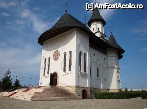 [P101] Mănăstirea Hadâmbu: o ultimă privire însorită spre Biserica ”Acoperământul Maicii Domnului” » foto by mariana.olaru
 - 
<span class="allrVoted glyphicon glyphicon-heart hidden" id="av409639"></span>
<a class="m-l-10 hidden" id="sv409639" onclick="voting_Foto_DelVot(,409639,5727)" role="button">șterge vot <span class="glyphicon glyphicon-remove"></span></a>
<a id="v9409639" class=" c-red"  onclick="voting_Foto_SetVot(409639)" role="button"><span class="glyphicon glyphicon-heart-empty"></span> <b>LIKE</b> = Votează poza</a> <img class="hidden"  id="f409639W9" src="/imagini/loader.gif" border="0" /><span class="AjErrMes hidden" id="e409639ErM"></span>