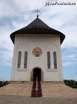 [P05] Mănăstirea Hadâmbu: Biserica nouă cu hramul ”Acoperământul Maicii Domnului” » foto by mariana.olaru
 - 
<span class="allrVoted glyphicon glyphicon-heart hidden" id="av409460"></span>
<a class="m-l-10 hidden" id="sv409460" onclick="voting_Foto_DelVot(,409460,5727)" role="button">șterge vot <span class="glyphicon glyphicon-remove"></span></a>
<a id="v9409460" class=" c-red"  onclick="voting_Foto_SetVot(409460)" role="button"><span class="glyphicon glyphicon-heart-empty"></span> <b>LIKE</b> = Votează poza</a> <img class="hidden"  id="f409460W9" src="/imagini/loader.gif" border="0" /><span class="AjErrMes hidden" id="e409460ErM"></span>