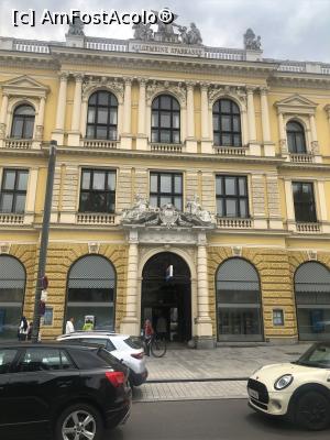 [P26] Linz-Sediu de banca de la 1849 - Sparkasse, daca nu vedeam scris sus cred ca ma gandeam ca e muzeu :) » foto by mishu
 - 
<span class="allrVoted glyphicon glyphicon-heart hidden" id="av1166250"></span>
<a class="m-l-10 hidden" id="sv1166250" onclick="voting_Foto_DelVot(,1166250,5751)" role="button">șterge vot <span class="glyphicon glyphicon-remove"></span></a>
<a id="v91166250" class=" c-red"  onclick="voting_Foto_SetVot(1166250)" role="button"><span class="glyphicon glyphicon-heart-empty"></span> <b>LIKE</b> = Votează poza</a> <img class="hidden"  id="f1166250W9" src="/imagini/loader.gif" border="0" /><span class="AjErrMes hidden" id="e1166250ErM"></span>