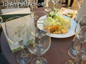 [P03] Avem 3 pahare si ceva de rontait, inseamna ca avem 3 tipuri de vin... greseala, au fost 6 :)  » foto by mishu
 - 
<span class="allrVoted glyphicon glyphicon-heart hidden" id="av878680"></span>
<a class="m-l-10 hidden" id="sv878680" onclick="voting_Foto_DelVot(,878680,5760)" role="button">șterge vot <span class="glyphicon glyphicon-remove"></span></a>
<a id="v9878680" class=" c-red"  onclick="voting_Foto_SetVot(878680)" role="button"><span class="glyphicon glyphicon-heart-empty"></span> <b>LIKE</b> = Votează poza</a> <img class="hidden"  id="f878680W9" src="/imagini/loader.gif" border="0" /><span class="AjErrMes hidden" id="e878680ErM"></span>