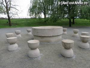 [P06] Masa Tăcerii - Constantin Brâncuși, Târgu Jiu.  » foto by tata123 🔱
 - 
<span class="allrVoted glyphicon glyphicon-heart hidden" id="av681011"></span>
<a class="m-l-10 hidden" id="sv681011" onclick="voting_Foto_DelVot(,681011,5760)" role="button">șterge vot <span class="glyphicon glyphicon-remove"></span></a>
<a id="v9681011" class=" c-red"  onclick="voting_Foto_SetVot(681011)" role="button"><span class="glyphicon glyphicon-heart-empty"></span> <b>LIKE</b> = Votează poza</a> <img class="hidden"  id="f681011W9" src="/imagini/loader.gif" border="0" /><span class="AjErrMes hidden" id="e681011ErM"></span>