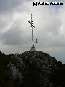 [P08] Monumentul de pe Piatra Mica. Se poate vedea si vechea cruce » foto by Claudiu U.
 - 
<span class="allrVoted glyphicon glyphicon-heart hidden" id="av281827"></span>
<a class="m-l-10 hidden" id="sv281827" onclick="voting_Foto_DelVot(,281827,5764)" role="button">șterge vot <span class="glyphicon glyphicon-remove"></span></a>
<a id="v9281827" class=" c-red"  onclick="voting_Foto_SetVot(281827)" role="button"><span class="glyphicon glyphicon-heart-empty"></span> <b>LIKE</b> = Votează poza</a> <img class="hidden"  id="f281827W9" src="/imagini/loader.gif" border="0" /><span class="AjErrMes hidden" id="e281827ErM"></span>