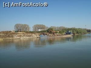[P03] Trecem Dunarea...  » foto by Floria
 - 
<span class="allrVoted glyphicon glyphicon-heart hidden" id="av942128"></span>
<a class="m-l-10 hidden" id="sv942128" onclick="voting_Foto_DelVot(,942128,5875)" role="button">șterge vot <span class="glyphicon glyphicon-remove"></span></a>
<a id="v9942128" class=" c-red"  onclick="voting_Foto_SetVot(942128)" role="button"><span class="glyphicon glyphicon-heart-empty"></span> <b>LIKE</b> = Votează poza</a> <img class="hidden"  id="f942128W9" src="/imagini/loader.gif" border="0" /><span class="AjErrMes hidden" id="e942128ErM"></span>
