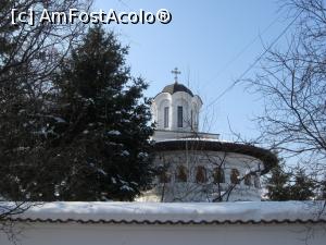 [P02] Biserica Schitului Darvari văzută din stradă (fotografiile din timpul iernii sunt efectuate în 2011). » foto by tata123 🔱
 - 
<span class="allrVoted glyphicon glyphicon-heart hidden" id="av822090"></span>
<a class="m-l-10 hidden" id="sv822090" onclick="voting_Foto_DelVot(,822090,5894)" role="button">șterge vot <span class="glyphicon glyphicon-remove"></span></a>
<a id="v9822090" class=" c-red"  onclick="voting_Foto_SetVot(822090)" role="button"><span class="glyphicon glyphicon-heart-empty"></span> <b>LIKE</b> = Votează poza</a> <img class="hidden"  id="f822090W9" src="/imagini/loader.gif" border="0" /><span class="AjErrMes hidden" id="e822090ErM"></span>