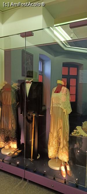 [P15] Costume din perioada interbelică. » foto by tata123 🔱
 - 
<span class="allrVoted glyphicon glyphicon-heart hidden" id="av1503659"></span>
<a class="m-l-10 hidden" id="sv1503659" onclick="voting_Foto_DelVot(,1503659,5895)" role="button">șterge vot <span class="glyphicon glyphicon-remove"></span></a>
<a id="v91503659" class=" c-red"  onclick="voting_Foto_SetVot(1503659)" role="button"><span class="glyphicon glyphicon-heart-empty"></span> <b>LIKE</b> = Votează poza</a> <img class="hidden"  id="f1503659W9" src="/imagini/loader.gif" border="0" /><span class="AjErrMes hidden" id="e1503659ErM"></span>