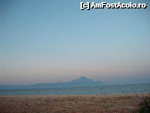 P03 [MAY-2013] Muntele Athos, vazut de pe plaja. 