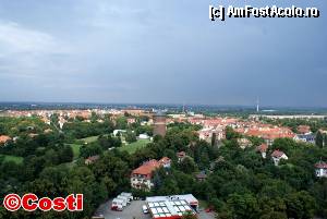 [P22] Völkerschlachtdenkmal / Vedere spre nord-est. În depărtare acelaşi Fernmeldeturm Leipzig (turnul de televiziune), de data asta în partea dreaptă » foto by Costi
 - 
<span class="allrVoted glyphicon glyphicon-heart hidden" id="av382218"></span>
<a class="m-l-10 hidden" id="sv382218" onclick="voting_Foto_DelVot(,382218,5925)" role="button">șterge vot <span class="glyphicon glyphicon-remove"></span></a>
<a id="v9382218" class=" c-red"  onclick="voting_Foto_SetVot(382218)" role="button"><span class="glyphicon glyphicon-heart-empty"></span> <b>LIKE</b> = Votează poza</a> <img class="hidden"  id="f382218W9" src="/imagini/loader.gif" border="0" /><span class="AjErrMes hidden" id="e382218ErM"></span>