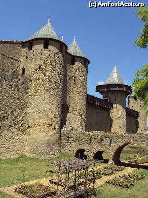 [P07] Cite de Carcassonne: pod peste santul de aparare si zidurile masive din piatra » foto by Carmen Ion
 - 
<span class="allrVoted glyphicon glyphicon-heart hidden" id="av525832"></span>
<a class="m-l-10 hidden" id="sv525832" onclick="voting_Foto_DelVot(,525832,5928)" role="button">șterge vot <span class="glyphicon glyphicon-remove"></span></a>
<a id="v9525832" class=" c-red"  onclick="voting_Foto_SetVot(525832)" role="button"><span class="glyphicon glyphicon-heart-empty"></span> <b>LIKE</b> = Votează poza</a> <img class="hidden"  id="f525832W9" src="/imagini/loader.gif" border="0" /><span class="AjErrMes hidden" id="e525832ErM"></span>