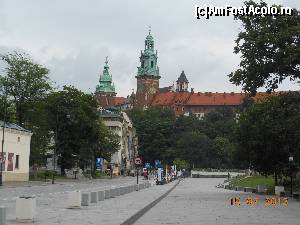 [P01] Cracovia - La pas spre Castelul Wawel, fosta reşedinţă regală.  » foto by iulianic
 - 
<span class="allrVoted glyphicon glyphicon-heart hidden" id="av630097"></span>
<a class="m-l-10 hidden" id="sv630097" onclick="voting_Foto_DelVot(,630097,5995)" role="button">șterge vot <span class="glyphicon glyphicon-remove"></span></a>
<a id="v9630097" class=" c-red"  onclick="voting_Foto_SetVot(630097)" role="button"><span class="glyphicon glyphicon-heart-empty"></span> <b>LIKE</b> = Votează poza</a> <img class="hidden"  id="f630097W9" src="/imagini/loader.gif" border="0" /><span class="AjErrMes hidden" id="e630097ErM"></span>