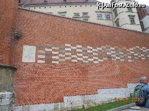 [P11] Cracovia - Zidurile exterioare ale Castelului Wawel.  » foto by iulianic
 - 
<span class="allrVoted glyphicon glyphicon-heart hidden" id="av630107"></span>
<a class="m-l-10 hidden" id="sv630107" onclick="voting_Foto_DelVot(,630107,5995)" role="button">șterge vot <span class="glyphicon glyphicon-remove"></span></a>
<a id="v9630107" class=" c-red"  onclick="voting_Foto_SetVot(630107)" role="button"><span class="glyphicon glyphicon-heart-empty"></span> <b>LIKE</b> = Votează poza</a> <img class="hidden"  id="f630107W9" src="/imagini/loader.gif" border="0" /><span class="AjErrMes hidden" id="e630107ErM"></span>