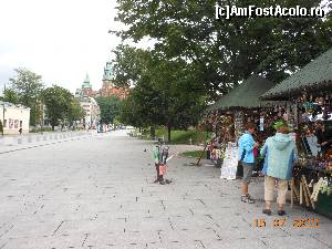 [P02] Cracovia - Suveniruri în apropierea Castelului Wawel.  » foto by iulianic
 - 
<span class="allrVoted glyphicon glyphicon-heart hidden" id="av630098"></span>
<a class="m-l-10 hidden" id="sv630098" onclick="voting_Foto_DelVot(,630098,5995)" role="button">șterge vot <span class="glyphicon glyphicon-remove"></span></a>
<a id="v9630098" class=" c-red"  onclick="voting_Foto_SetVot(630098)" role="button"><span class="glyphicon glyphicon-heart-empty"></span> <b>LIKE</b> = Votează poza</a> <img class="hidden"  id="f630098W9" src="/imagini/loader.gif" border="0" /><span class="AjErrMes hidden" id="e630098ErM"></span>