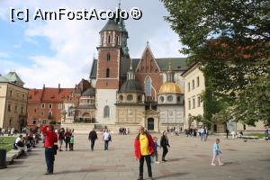 [P50] Kraków, Katedra Wawel - Catedrala Wawel, se făcuse senin, cu cele două superbe Capele Regale, Sigismund cupola aurită și Vasa, în clădirea din stânga este Casa de Bilete pentru Catedrală și Muzeul Catedralei » foto by mprofeanu
 - 
<span class="allrVoted glyphicon glyphicon-heart hidden" id="av1338960"></span>
<a class="m-l-10 hidden" id="sv1338960" onclick="voting_Foto_DelVot(,1338960,5995)" role="button">șterge vot <span class="glyphicon glyphicon-remove"></span></a>
<a id="v91338960" class=" c-red"  onclick="voting_Foto_SetVot(1338960)" role="button"><span class="glyphicon glyphicon-heart-empty"></span> <b>LIKE</b> = Votează poza</a> <img class="hidden"  id="f1338960W9" src="/imagini/loader.gif" border="0" /><span class="AjErrMes hidden" id="e1338960ErM"></span>