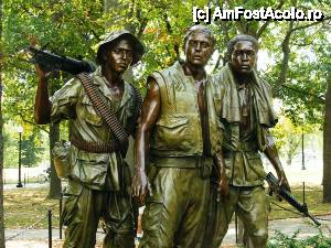 [P14] Washington DC - grup statuar, la intrarea în Memorialul Vietnam » foto by makuy*
 - 
<span class="allrVoted glyphicon glyphicon-heart hidden" id="av478603"></span>
<a class="m-l-10 hidden" id="sv478603" onclick="voting_Foto_DelVot(,478603,6029)" role="button">șterge vot <span class="glyphicon glyphicon-remove"></span></a>
<a id="v9478603" class=" c-red"  onclick="voting_Foto_SetVot(478603)" role="button"><span class="glyphicon glyphicon-heart-empty"></span> <b>LIKE</b> = Votează poza</a> <img class="hidden"  id="f478603W9" src="/imagini/loader.gif" border="0" /><span class="AjErrMes hidden" id="e478603ErM"></span>