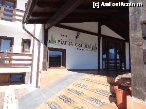 [P25] Intrare principală în hotelul Piatra Craiului » foto by Marian Preda
 - 
<span class="allrVoted glyphicon glyphicon-heart hidden" id="av690094"></span>
<a class="m-l-10 hidden" id="sv690094" onclick="voting_Foto_DelVot(,690094,6071)" role="button">șterge vot <span class="glyphicon glyphicon-remove"></span></a>
<a id="v9690094" class=" c-red"  onclick="voting_Foto_SetVot(690094)" role="button"><span class="glyphicon glyphicon-heart-empty"></span> <b>LIKE</b> = Votează poza</a> <img class="hidden"  id="f690094W9" src="/imagini/loader.gif" border="0" /><span class="AjErrMes hidden" id="e690094ErM"></span>