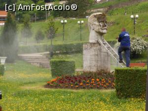 [P17] Stațiunea Slănic - "Perla Moldovei". În parc. Se curăță busturile scriitorilor » foto by iulianic
 - 
<span class="allrVoted glyphicon glyphicon-heart hidden" id="av1230867"></span>
<a class="m-l-10 hidden" id="sv1230867" onclick="voting_Foto_DelVot(,1230867,6086)" role="button">șterge vot <span class="glyphicon glyphicon-remove"></span></a>
<a id="v91230867" class=" c-red"  onclick="voting_Foto_SetVot(1230867)" role="button"><span class="glyphicon glyphicon-heart-empty"></span> <b>LIKE</b> = Votează poza</a> <img class="hidden"  id="f1230867W9" src="/imagini/loader.gif" border="0" /><span class="AjErrMes hidden" id="e1230867ErM"></span>