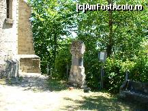 [P19] Monumentul Eroilor - in stanga se vede o banca din piatra si crucea de piatra a sergentului post mortem Constantin Musat » foto by ascent
 - 
<span class="allrVoted glyphicon glyphicon-heart hidden" id="av140949"></span>
<a class="m-l-10 hidden" id="sv140949" onclick="voting_Foto_DelVot(,140949,6086)" role="button">șterge vot <span class="glyphicon glyphicon-remove"></span></a>
<a id="v9140949" class=" c-red"  onclick="voting_Foto_SetVot(140949)" role="button"><span class="glyphicon glyphicon-heart-empty"></span> <b>LIKE</b> = Votează poza</a> <img class="hidden"  id="f140949W9" src="/imagini/loader.gif" border="0" /><span class="AjErrMes hidden" id="e140949ErM"></span>