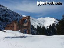 [P11] Ruinele fostei cabane. In fundal se poate vedea varful Piatra Mare » foto by Claudiu U.
 - 
<span class="allrVoted glyphicon glyphicon-heart hidden" id="av190284"></span>
<a class="m-l-10 hidden" id="sv190284" onclick="voting_Foto_DelVot(,190284,6094)" role="button">șterge vot <span class="glyphicon glyphicon-remove"></span></a>
<a id="v9190284" class=" c-red"  onclick="voting_Foto_SetVot(190284)" role="button"><span class="glyphicon glyphicon-heart-empty"></span> <b>LIKE</b> = Votează poza</a> <img class="hidden"  id="f190284W9" src="/imagini/loader.gif" border="0" /><span class="AjErrMes hidden" id="e190284ErM"></span>