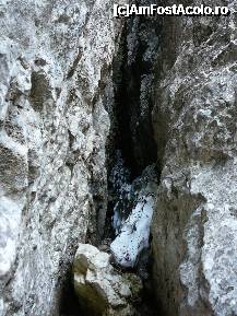 [P15] Spatiul ingust prin care se intra. Zapada era in prezenta chiar de la inceput » foto by Claudiu U.
 - 
<span class="allrVoted glyphicon glyphicon-heart hidden" id="av329487"></span>
<a class="m-l-10 hidden" id="sv329487" onclick="voting_Foto_DelVot(,329487,6094)" role="button">șterge vot <span class="glyphicon glyphicon-remove"></span></a>
<a id="v9329487" class=" c-red"  onclick="voting_Foto_SetVot(329487)" role="button"><span class="glyphicon glyphicon-heart-empty"></span> <b>LIKE</b> = Votează poza</a> <img class="hidden"  id="f329487W9" src="/imagini/loader.gif" border="0" /><span class="AjErrMes hidden" id="e329487ErM"></span>
