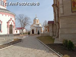 [P22] Chițcani, Mănăstirea Noul Neamț, Paraclisul „Acoperământul Maicii Domnului” loc de veci al Starețului Dorimedont (Nicolae Feodorovici Cecan) » foto by mprofeanu
 - 
<span class="allrVoted glyphicon glyphicon-heart hidden" id="av1490421"></span>
<a class="m-l-10 hidden" id="sv1490421" onclick="voting_Foto_DelVot(,1490421,6113)" role="button">șterge vot <span class="glyphicon glyphicon-remove"></span></a>
<a id="v91490421" class=" c-red"  onclick="voting_Foto_SetVot(1490421)" role="button"><span class="glyphicon glyphicon-heart-empty"></span> <b>LIKE</b> = Votează poza</a> <img class="hidden"  id="f1490421W9" src="/imagini/loader.gif" border="0" /><span class="AjErrMes hidden" id="e1490421ErM"></span>