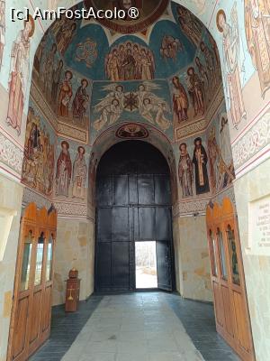 [P03] Chițcani, Mănăstirea Noul Neamț, Clopotnița, Gangul de intrare bogat pictat » foto by mprofeanu
 - 
<span class="allrVoted glyphicon glyphicon-heart hidden" id="av1490402"></span>
<a class="m-l-10 hidden" id="sv1490402" onclick="voting_Foto_DelVot(,1490402,6113)" role="button">șterge vot <span class="glyphicon glyphicon-remove"></span></a>
<a id="v91490402" class=" c-red"  onclick="voting_Foto_SetVot(1490402)" role="button"><span class="glyphicon glyphicon-heart-empty"></span> <b>LIKE</b> = Votează poza</a> <img class="hidden"  id="f1490402W9" src="/imagini/loader.gif" border="0" /><span class="AjErrMes hidden" id="e1490402ErM"></span>