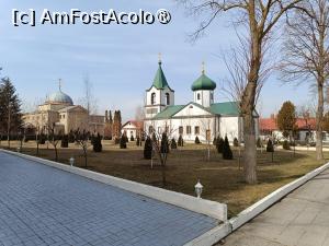 [P32] Chițcani, Mănăstirea Noul Neamț, Biserica 'Sf. Nicolae Făcătorul de minuni' în dreapta și Biserica 'Sfintei Cruci' în stânga, chilii în fundal » foto by mprofeanu
 - 
<span class="allrVoted glyphicon glyphicon-heart hidden" id="av1490431"></span>
<a class="m-l-10 hidden" id="sv1490431" onclick="voting_Foto_DelVot(,1490431,6113)" role="button">șterge vot <span class="glyphicon glyphicon-remove"></span></a>
<a id="v91490431" class=" c-red"  onclick="voting_Foto_SetVot(1490431)" role="button"><span class="glyphicon glyphicon-heart-empty"></span> <b>LIKE</b> = Votează poza</a> <img class="hidden"  id="f1490431W9" src="/imagini/loader.gif" border="0" /><span class="AjErrMes hidden" id="e1490431ErM"></span>