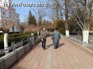 [P38] Chițcani, Mănăstirea Noul Neamț, pe alei cu monahul Toader » foto by mprofeanu
 - 
<span class="allrVoted glyphicon glyphicon-heart hidden" id="av1490437"></span>
<a class="m-l-10 hidden" id="sv1490437" onclick="voting_Foto_DelVot(,1490437,6113)" role="button">șterge vot <span class="glyphicon glyphicon-remove"></span></a>
<a id="v91490437" class=" c-red"  onclick="voting_Foto_SetVot(1490437)" role="button"><span class="glyphicon glyphicon-heart-empty"></span> <b>LIKE</b> = Votează poza</a> <img class="hidden"  id="f1490437W9" src="/imagini/loader.gif" border="0" /><span class="AjErrMes hidden" id="e1490437ErM"></span>