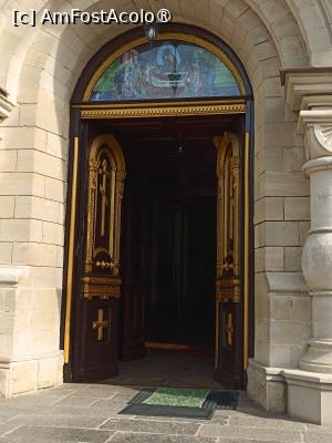 [P09] Chițcani, Mănăstirea Noul Neamț, Biserica „Adormirea Maicii Domnului”, Intrarea, se vede crucea cu trei brațe » foto by mprofeanu
 - 
<span class="allrVoted glyphicon glyphicon-heart hidden" id="av1490408"></span>
<a class="m-l-10 hidden" id="sv1490408" onclick="voting_Foto_DelVot(,1490408,6113)" role="button">șterge vot <span class="glyphicon glyphicon-remove"></span></a>
<a id="v91490408" class=" c-red"  onclick="voting_Foto_SetVot(1490408)" role="button"><span class="glyphicon glyphicon-heart-empty"></span> <b>LIKE</b> = Votează poza</a> <img class="hidden"  id="f1490408W9" src="/imagini/loader.gif" border="0" /><span class="AjErrMes hidden" id="e1490408ErM"></span>