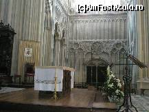 [P10] Spre deosebire de alte vechi biserici din Franta, in catedrala din Bayeux, lumina patrunde in voie » foto by dorgo
 - 
<span class="allrVoted glyphicon glyphicon-heart hidden" id="av223238"></span>
<a class="m-l-10 hidden" id="sv223238" onclick="voting_Foto_DelVot(,223238,6118)" role="button">șterge vot <span class="glyphicon glyphicon-remove"></span></a>
<a id="v9223238" class=" c-red"  onclick="voting_Foto_SetVot(223238)" role="button"><span class="glyphicon glyphicon-heart-empty"></span> <b>LIKE</b> = Votează poza</a> <img class="hidden"  id="f223238W9" src="/imagini/loader.gif" border="0" /><span class="AjErrMes hidden" id="e223238ErM"></span>