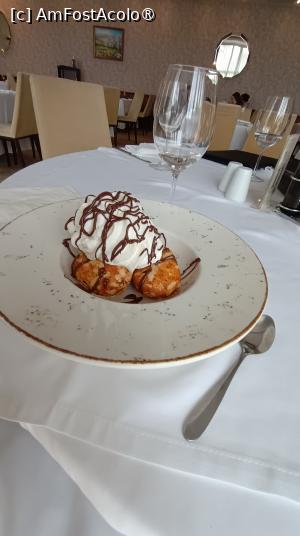 [P19] Hotel Clermont - prânz / înghețata prăjită » foto by Dragoș_MD
 - 
<span class="allrVoted glyphicon glyphicon-heart hidden" id="av1518823"></span>
<a class="m-l-10 hidden" id="sv1518823" onclick="voting_Foto_DelVot(,1518823,6148)" role="button">șterge vot <span class="glyphicon glyphicon-remove"></span></a>
<a id="v91518823" class=" c-red"  onclick="voting_Foto_SetVot(1518823)" role="button"><span class="glyphicon glyphicon-heart-empty"></span> <b>LIKE</b> = Votează poza</a> <img class="hidden"  id="f1518823W9" src="/imagini/loader.gif" border="0" /><span class="AjErrMes hidden" id="e1518823ErM"></span>