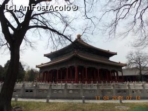 [P58] Beijing, Colegiul Imperial, Pavilionul Biyong, vermillon, înconjurat de albastru și de verde, pe fondul azuriu al cerului senin » foto by mprofeanu
 - 
<span class="allrVoted glyphicon glyphicon-heart hidden" id="av831322"></span>
<a class="m-l-10 hidden" id="sv831322" onclick="voting_Foto_DelVot(,831322,6234)" role="button">șterge vot <span class="glyphicon glyphicon-remove"></span></a>
<a id="v9831322" class=" c-red"  onclick="voting_Foto_SetVot(831322)" role="button"><span class="glyphicon glyphicon-heart-empty"></span> <b>LIKE</b> = Votează poza</a> <img class="hidden"  id="f831322W9" src="/imagini/loader.gif" border="0" /><span class="AjErrMes hidden" id="e831322ErM"></span>