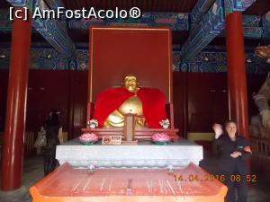 [P72] Beijing, Templul Wofo, Sala Regilor Cerești, Statuia lui Maitreya, Buddha care râde, în dreapta se vede foarte puțin din imenșii regi cerești » foto by mprofeanu
 - 
<span class="allrVoted glyphicon glyphicon-heart hidden" id="av835427"></span>
<a class="m-l-10 hidden" id="sv835427" onclick="voting_Foto_DelVot(,835427,6234)" role="button">șterge vot <span class="glyphicon glyphicon-remove"></span></a>
<a id="v9835427" class=" c-red"  onclick="voting_Foto_SetVot(835427)" role="button"><span class="glyphicon glyphicon-heart-empty"></span> <b>LIKE</b> = Votează poza</a> <img class="hidden"  id="f835427W9" src="/imagini/loader.gif" border="0" /><span class="AjErrMes hidden" id="e835427ErM"></span>