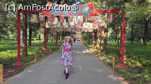 [P01] Cel mai potrivit loc pentru a admira Orasul Interzis este parcul Jingshan, situat pe Dealul Jingshan, in punctul central al axei nord-sud a orasului Beijing. Iesind pe poarta de nord a Orasului Interzis, am traversat strada si am intrat in frumoasa gradina regala, pentru care am platit 10 CNY/persoana. » foto by geani anto
 - 
<span class="allrVoted glyphicon glyphicon-heart hidden" id="av1488359"></span>
<a class="m-l-10 hidden" id="sv1488359" onclick="voting_Foto_DelVot(,1488359,6234)" role="button">șterge vot <span class="glyphicon glyphicon-remove"></span></a>
<a id="v91488359" class=" c-red"  onclick="voting_Foto_SetVot(1488359)" role="button"><span class="glyphicon glyphicon-heart-empty"></span> <b>LIKE</b> = Votează poza</a> <img class="hidden"  id="f1488359W9" src="/imagini/loader.gif" border="0" /><span class="AjErrMes hidden" id="e1488359ErM"></span>