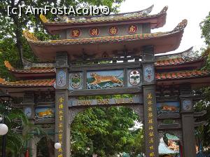 [P01] Poarta de intrare la Haw Par Villa » foto by r-Uca
 - 
<span class="allrVoted glyphicon glyphicon-heart hidden" id="av972499"></span>
<a class="m-l-10 hidden" id="sv972499" onclick="voting_Foto_DelVot(,972499,6314)" role="button">șterge vot <span class="glyphicon glyphicon-remove"></span></a>
<a id="v9972499" class=" c-red"  onclick="voting_Foto_SetVot(972499)" role="button"><span class="glyphicon glyphicon-heart-empty"></span> <b>LIKE</b> = Votează poza</a> <img class="hidden"  id="f972499W9" src="/imagini/loader.gif" border="0" /><span class="AjErrMes hidden" id="e972499ErM"></span>