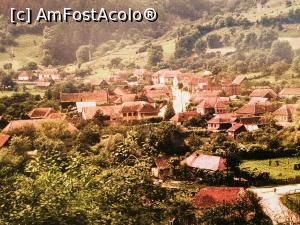 [P08] O parte din satul Bezid inainte de construirea barajului. Satul se afla intr-o caldare naturala. » foto by dorgo
 - 
<span class="allrVoted glyphicon glyphicon-heart hidden" id="av1230611"></span>
<a class="m-l-10 hidden" id="sv1230611" onclick="voting_Foto_DelVot(,1230611,6324)" role="button">șterge vot <span class="glyphicon glyphicon-remove"></span></a>
<a id="v91230611" class=" c-red"  onclick="voting_Foto_SetVot(1230611)" role="button"><span class="glyphicon glyphicon-heart-empty"></span> <b>LIKE</b> = Votează poza</a> <img class="hidden"  id="f1230611W9" src="/imagini/loader.gif" border="0" /><span class="AjErrMes hidden" id="e1230611ErM"></span>