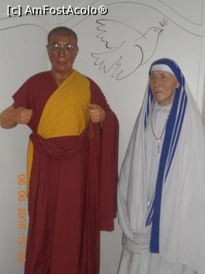 [P20] Dalai Lama şi Maica Maria Tereza » foto by zlatna
 - 
<span class="allrVoted glyphicon glyphicon-heart hidden" id="av825672"></span>
<a class="m-l-10 hidden" id="sv825672" onclick="voting_Foto_DelVot(,825672,6337)" role="button">șterge vot <span class="glyphicon glyphicon-remove"></span></a>
<a id="v9825672" class=" c-red"  onclick="voting_Foto_SetVot(825672)" role="button"><span class="glyphicon glyphicon-heart-empty"></span> <b>LIKE</b> = Votează poza</a> <img class="hidden"  id="f825672W9" src="/imagini/loader.gif" border="0" /><span class="AjErrMes hidden" id="e825672ErM"></span>