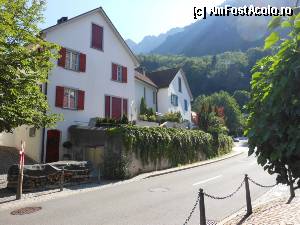 [P24] Vaduz - Asa arata o strada in capitala principatului Liechtenstein.  » foto by iulianic
 - 
<span class="allrVoted glyphicon glyphicon-heart hidden" id="av371226"></span>
<a class="m-l-10 hidden" id="sv371226" onclick="voting_Foto_DelVot(,371226,6372)" role="button">șterge vot <span class="glyphicon glyphicon-remove"></span></a>
<a id="v9371226" class=" c-red"  onclick="voting_Foto_SetVot(371226)" role="button"><span class="glyphicon glyphicon-heart-empty"></span> <b>LIKE</b> = Votează poza</a> <img class="hidden"  id="f371226W9" src="/imagini/loader.gif" border="0" /><span class="AjErrMes hidden" id="e371226ErM"></span>