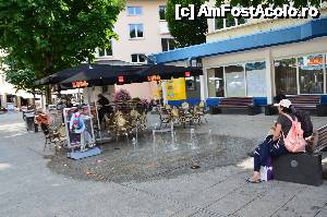 [P20] Vaduz, Liechtenstein. Pietonalul central, am obosit și vrem să păpăm » foto by unq
 - 
<span class="allrVoted glyphicon glyphicon-heart hidden" id="av479135"></span>
<a class="m-l-10 hidden" id="sv479135" onclick="voting_Foto_DelVot(,479135,6372)" role="button">șterge vot <span class="glyphicon glyphicon-remove"></span></a>
<a id="v9479135" class=" c-red"  onclick="voting_Foto_SetVot(479135)" role="button"><span class="glyphicon glyphicon-heart-empty"></span> <b>LIKE</b> = Votează poza</a> <img class="hidden"  id="f479135W9" src="/imagini/loader.gif" border="0" /><span class="AjErrMes hidden" id="e479135ErM"></span>