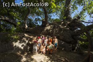 [P14] Alaturi de cel mai mare baobab din Zanzibar. 
Am putut fotografia doar radacina...  » foto by trav3licious
 - 
<span class="allrVoted glyphicon glyphicon-heart hidden" id="av825594"></span>
<a class="m-l-10 hidden" id="sv825594" onclick="voting_Foto_DelVot(,825594,6379)" role="button">șterge vot <span class="glyphicon glyphicon-remove"></span></a>
<a id="v9825594" class=" c-red"  onclick="voting_Foto_SetVot(825594)" role="button"><span class="glyphicon glyphicon-heart-empty"></span> <b>LIKE</b> = Votează poza</a> <img class="hidden"  id="f825594W9" src="/imagini/loader.gif" border="0" /><span class="AjErrMes hidden" id="e825594ErM"></span>