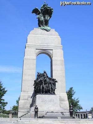 [P20] Monumentul eroilor se află în apropierea Parlamentului Canadian.  » foto by GMia
 - 
<span class="allrVoted glyphicon glyphicon-heart hidden" id="av521829"></span>
<a class="m-l-10 hidden" id="sv521829" onclick="voting_Foto_DelVot(,521829,6590)" role="button">șterge vot <span class="glyphicon glyphicon-remove"></span></a>
<a id="v9521829" class=" c-red"  onclick="voting_Foto_SetVot(521829)" role="button"><span class="glyphicon glyphicon-heart-empty"></span> <b>LIKE</b> = Votează poza</a> <img class="hidden"  id="f521829W9" src="/imagini/loader.gif" border="0" /><span class="AjErrMes hidden" id="e521829ErM"></span>