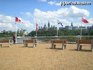 [P23] Parlamentul Canadei împreună cu Biblioteca Regală văzute din curtea muzeului Gatineau.  » foto by GMia
 - 
<span class="allrVoted glyphicon glyphicon-heart hidden" id="av521845"></span>
<a class="m-l-10 hidden" id="sv521845" onclick="voting_Foto_DelVot(,521845,6590)" role="button">șterge vot <span class="glyphicon glyphicon-remove"></span></a>
<a id="v9521845" class=" c-red"  onclick="voting_Foto_SetVot(521845)" role="button"><span class="glyphicon glyphicon-heart-empty"></span> <b>LIKE</b> = Votează poza</a> <img class="hidden"  id="f521845W9" src="/imagini/loader.gif" border="0" /><span class="AjErrMes hidden" id="e521845ErM"></span>