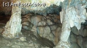 [P29] Pestera Dim-coloane formate prin unirea stalactitelor si stalagmitelor » foto by chrisstina
 - 
<span class="allrVoted glyphicon glyphicon-heart hidden" id="av878216"></span>
<a class="m-l-10 hidden" id="sv878216" onclick="voting_Foto_DelVot(,878216,6591)" role="button">șterge vot <span class="glyphicon glyphicon-remove"></span></a>
<a id="v9878216" class=" c-red"  onclick="voting_Foto_SetVot(878216)" role="button"><span class="glyphicon glyphicon-heart-empty"></span> <b>LIKE</b> = Votează poza</a> <img class="hidden"  id="f878216W9" src="/imagini/loader.gif" border="0" /><span class="AjErrMes hidden" id="e878216ErM"></span>