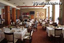 [P15] Restaurantul interior - putin animat - aproape toti prefera tarasa ... » foto by rodik
 - 
<span class="allrVoted glyphicon glyphicon-heart hidden" id="av107098"></span>
<a class="m-l-10 hidden" id="sv107098" onclick="voting_Foto_DelVot(,107098,6685)" role="button">șterge vot <span class="glyphicon glyphicon-remove"></span></a>
<a id="v9107098" class=" c-red"  onclick="voting_Foto_SetVot(107098)" role="button"><span class="glyphicon glyphicon-heart-empty"></span> <b>LIKE</b> = Votează poza</a> <img class="hidden"  id="f107098W9" src="/imagini/loader.gif" border="0" /><span class="AjErrMes hidden" id="e107098ErM"></span>