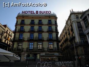 [P14] Hotelul din Plaça d' Angel, aproape de masa noastră.  » foto by maryka
 - 
<span class="allrVoted glyphicon glyphicon-heart hidden" id="av1117256"></span>
<a class="m-l-10 hidden" id="sv1117256" onclick="voting_Foto_DelVot(,1117256,6706)" role="button">șterge vot <span class="glyphicon glyphicon-remove"></span></a>
<a id="v91117256" class=" c-red"  onclick="voting_Foto_SetVot(1117256)" role="button"><span class="glyphicon glyphicon-heart-empty"></span> <b>LIKE</b> = Votează poza</a> <img class="hidden"  id="f1117256W9" src="/imagini/loader.gif" border="0" /><span class="AjErrMes hidden" id="e1117256ErM"></span>