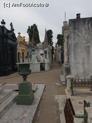 [P20] la pas prin cimitirul La Recoleta » foto by robert
 - 
<span class="allrVoted glyphicon glyphicon-heart hidden" id="av1038201"></span>
<a class="m-l-10 hidden" id="sv1038201" onclick="voting_Foto_DelVot(,1038201,6764)" role="button">șterge vot <span class="glyphicon glyphicon-remove"></span></a>
<a id="v91038201" class=" c-red"  onclick="voting_Foto_SetVot(1038201)" role="button"><span class="glyphicon glyphicon-heart-empty"></span> <b>LIKE</b> = Votează poza</a> <img class="hidden"  id="f1038201W9" src="/imagini/loader.gif" border="0" /><span class="AjErrMes hidden" id="e1038201ErM"></span>