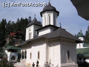 [P04] Biserica veche ctitorită de spătarul Mihail Cantacuzino - Mănăstirea Sinaia.  » foto by tata123 🔱
 - 
<span class="allrVoted glyphicon glyphicon-heart hidden" id="av792948"></span>
<a class="m-l-10 hidden" id="sv792948" onclick="voting_Foto_DelVot(,792948,6777)" role="button">șterge vot <span class="glyphicon glyphicon-remove"></span></a>
<a id="v9792948" class=" c-red"  onclick="voting_Foto_SetVot(792948)" role="button"><span class="glyphicon glyphicon-heart-empty"></span> <b>LIKE</b> = Votează poza</a> <img class="hidden"  id="f792948W9" src="/imagini/loader.gif" border="0" /><span class="AjErrMes hidden" id="e792948ErM"></span>