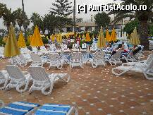 [P14] Hotel H10 Las Palmeras, piscina mica. Chiar daca e frumos, noi am preferat nisipul si valurile oceanului. » foto by Delight
 - 
<span class="allrVoted glyphicon glyphicon-heart hidden" id="av111260"></span>
<a class="m-l-10 hidden" id="sv111260" onclick="voting_Foto_DelVot(,111260,6800)" role="button">șterge vot <span class="glyphicon glyphicon-remove"></span></a>
<a id="v9111260" class=" c-red"  onclick="voting_Foto_SetVot(111260)" role="button"><span class="glyphicon glyphicon-heart-empty"></span> <b>LIKE</b> = Votează poza</a> <img class="hidden"  id="f111260W9" src="/imagini/loader.gif" border="0" /><span class="AjErrMes hidden" id="e111260ErM"></span>