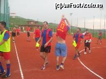 [P19] Pe terenul de fotbal, meciul s-a terminat, jucatorii schimba tricourile intre ei » foto by dorgo
 - 
<span class="allrVoted glyphicon glyphicon-heart hidden" id="av111818"></span>
<a class="m-l-10 hidden" id="sv111818" onclick="voting_Foto_DelVot(,111818,6824)" role="button">șterge vot <span class="glyphicon glyphicon-remove"></span></a>
<a id="v9111818" class=" c-red"  onclick="voting_Foto_SetVot(111818)" role="button"><span class="glyphicon glyphicon-heart-empty"></span> <b>LIKE</b> = Votează poza</a> <img class="hidden"  id="f111818W9" src="/imagini/loader.gif" border="0" /><span class="AjErrMes hidden" id="e111818ErM"></span>