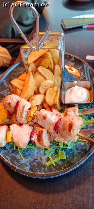 [P11] Frigărui de pui și garnitură. » foto by tata123 🔱
 - 
<span class="allrVoted glyphicon glyphicon-heart hidden" id="av1516321"></span>
<a class="m-l-10 hidden" id="sv1516321" onclick="voting_Foto_DelVot(,1516321,6877)" role="button">șterge vot <span class="glyphicon glyphicon-remove"></span></a>
<a id="v91516321" class=" c-red"  onclick="voting_Foto_SetVot(1516321)" role="button"><span class="glyphicon glyphicon-heart-empty"></span> <b>LIKE</b> = Votează poza</a> <img class="hidden"  id="f1516321W9" src="/imagini/loader.gif" border="0" /><span class="AjErrMes hidden" id="e1516321ErM"></span>